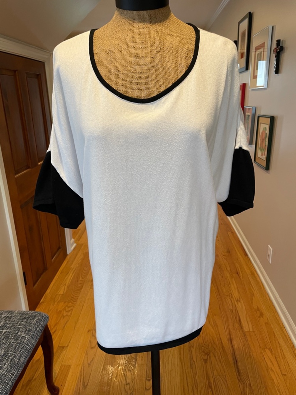 Women's White Scoop Neck Short Sleeve Top with Black Trim